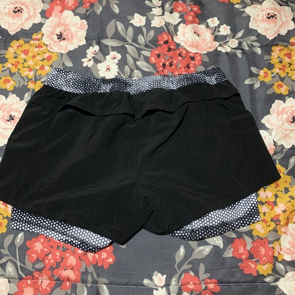 Shorts - Picture 3 of 3